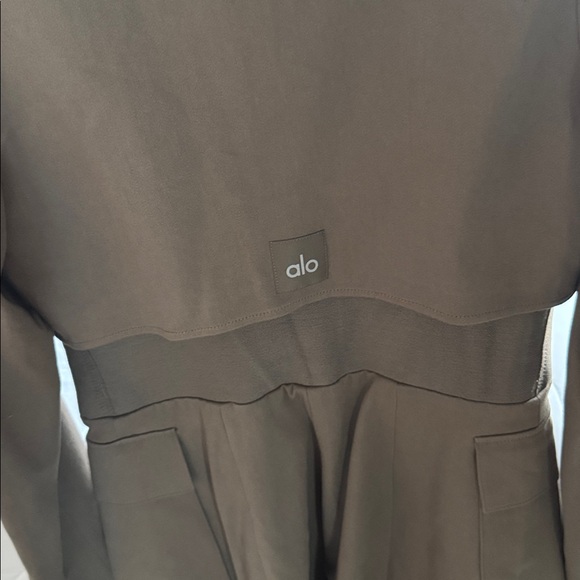 ALO YOGA Formation Trench Coat - Picture 8 of 9